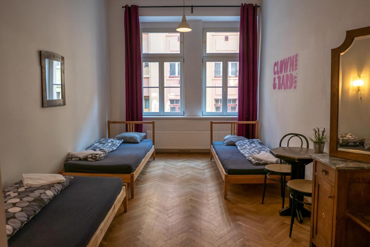 Clown And Bard Hostel Prague Ngoại thất bức ảnh